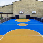Multicolor sportsbane til skoler og udendørs arealer