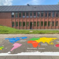 Udendørs verdenskort til leg og læring i skolen - termoplast